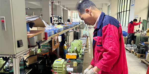 蝸輪減速機(jī)是一種常見的動力傳動裝置