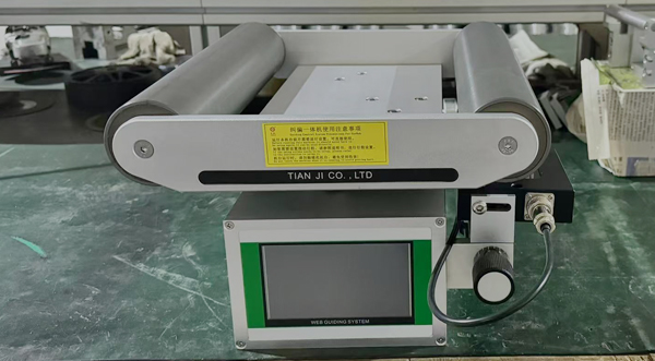 制袋機(jī)收放卷偏離？糾偏機(jī)助您解決難題